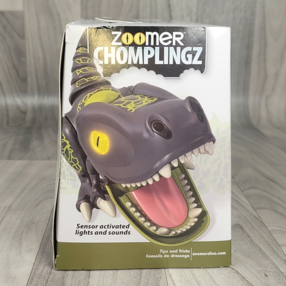 Zoomer Chomplingz ‘HYJINX’ Interactive Dinosaur Chomping Bone - Picture 6 of 7